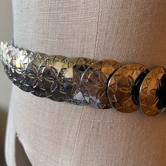 Vintage Silver Fish Scale Concho Starfish Etched Elastic Belt